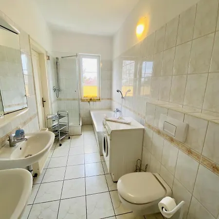 Apartment La *